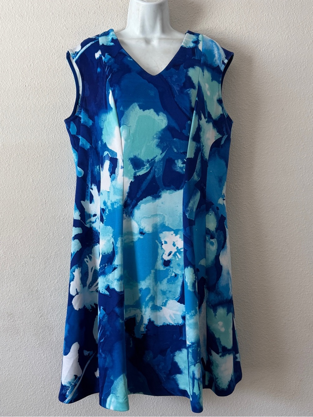 Sandra Darren Blue & White Abstract Watercolor Dress